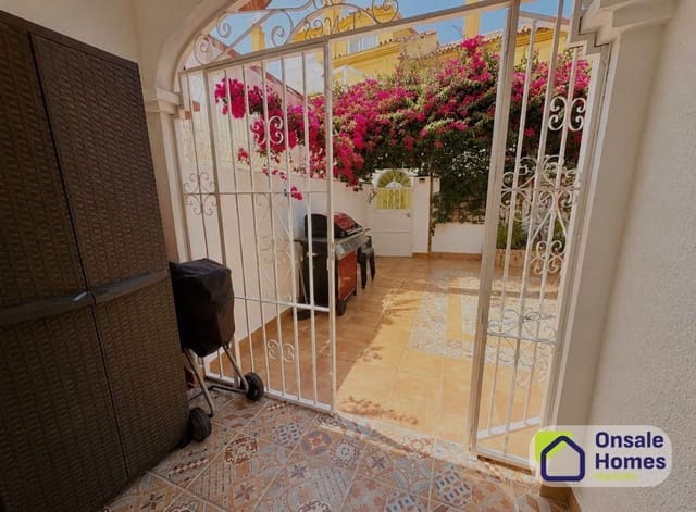 4 soveværelse Byhus til salg i Los Pacos, Fuengirola med swimmingpool garage - € 530.000 (Ref: 9830611)