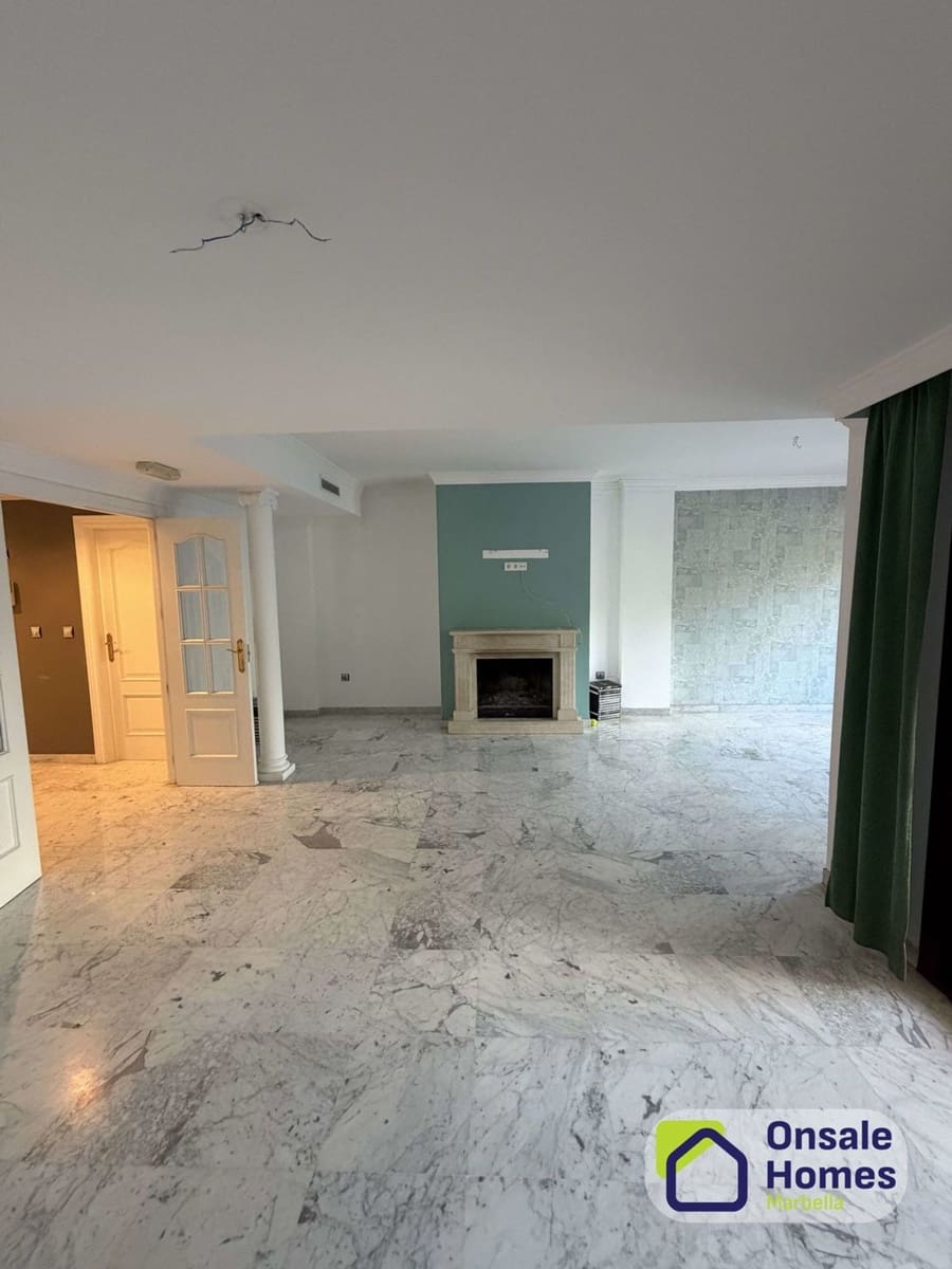 3 soverom Hus til salgs i Marbella med svømmebasseng garasje - € 830 000 (Ref: 9842000)