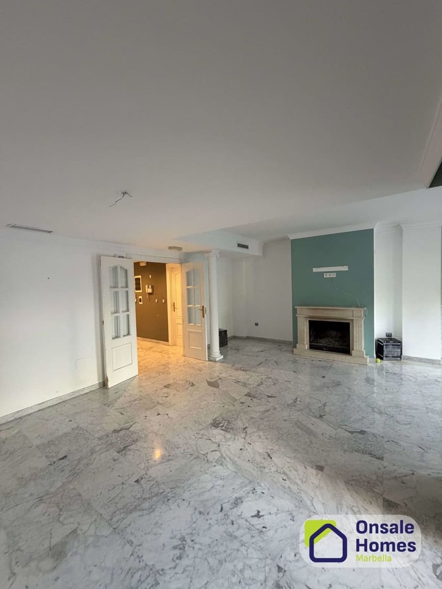 3 soverom Hus til salgs i Marbella med svømmebasseng garasje - € 830 000 (Ref: 9842000)