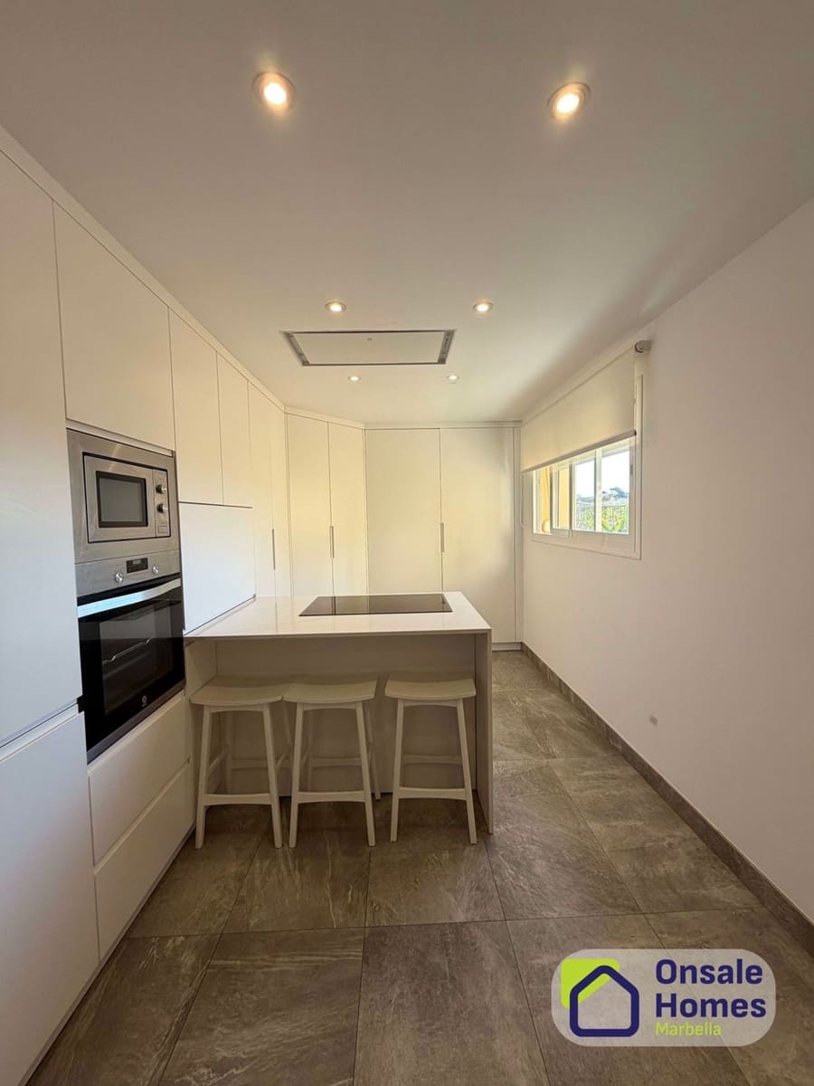 3 soverom Hus til salgs i Marbella med svømmebasseng garasje - € 830 000 (Ref: 9842000)