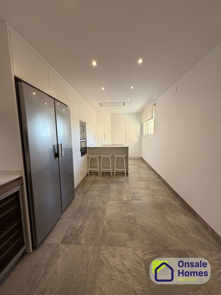 3 soverom Hus til salgs i Marbella med svømmebasseng garasje - € 830 000 (Ref: 9842000)