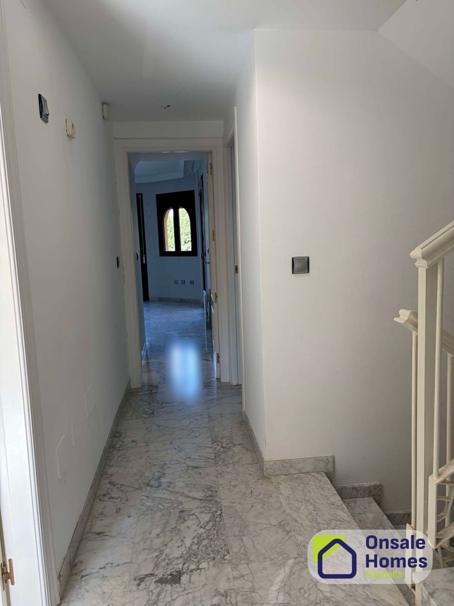 3 soverom Hus til salgs i Marbella med svømmebasseng garasje - € 830 000 (Ref: 9842000)