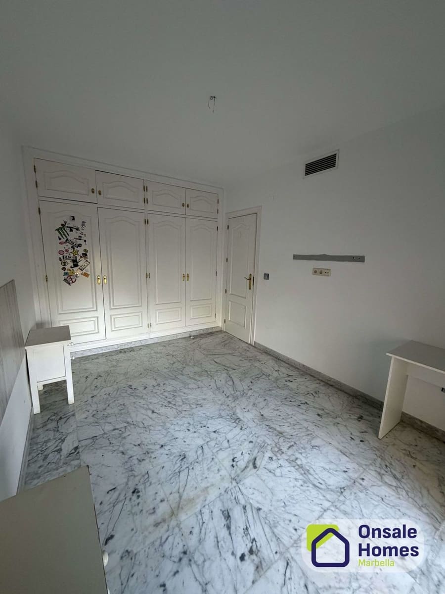 3 soverom Hus til salgs i Marbella med svømmebasseng garasje - € 830 000 (Ref: 9842000)