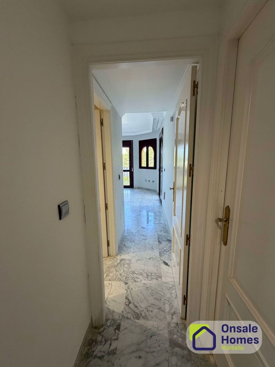 3 soverom Hus til salgs i Marbella med svømmebasseng garasje - € 830 000 (Ref: 9842000)
