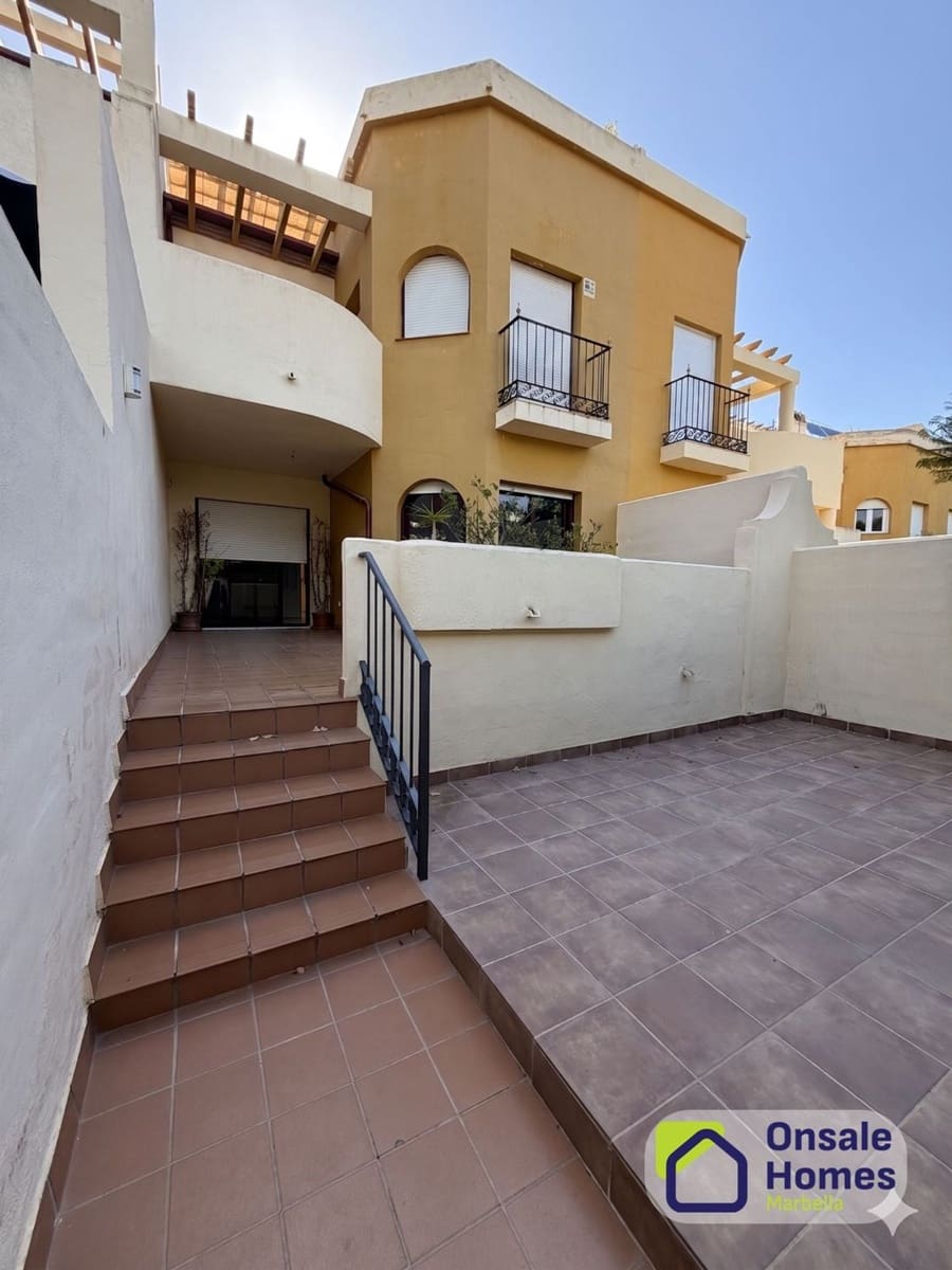 3 soverom Hus til salgs i Marbella med svømmebasseng garasje - € 830 000 (Ref: 9842000)