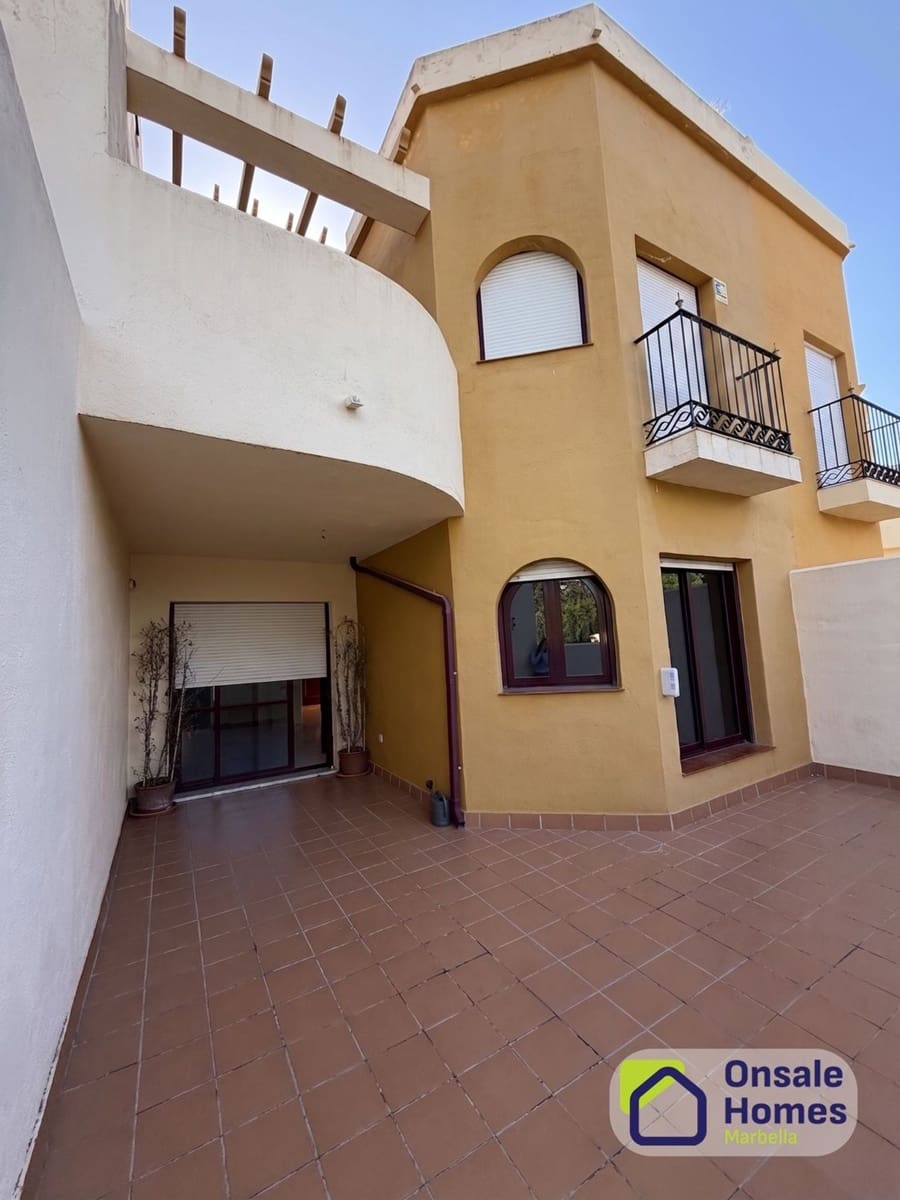 3 soverom Hus til salgs i Marbella med svømmebasseng garasje - € 830 000 (Ref: 9842000)