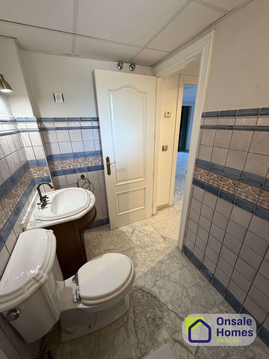 3 soverom Hus til salgs i Marbella med svømmebasseng garasje - € 830 000 (Ref: 9842000)
