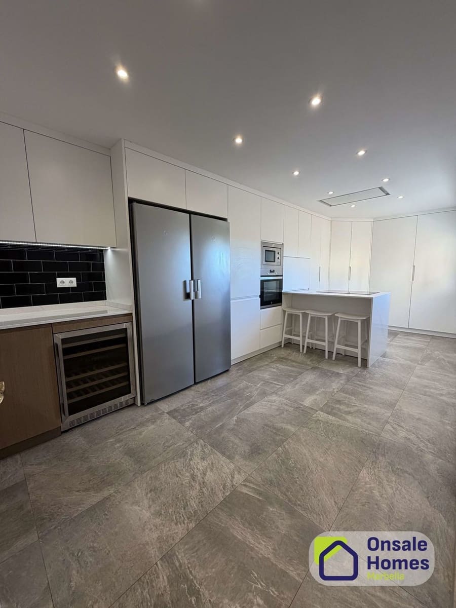 3 soverom Hus til salgs i Marbella med svømmebasseng garasje - € 830 000 (Ref: 9842000)