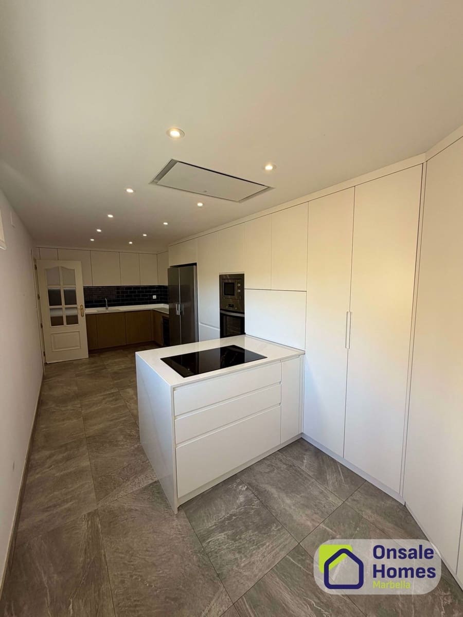 3 soverom Hus til salgs i Marbella med svømmebasseng garasje - € 830 000 (Ref: 9842000)