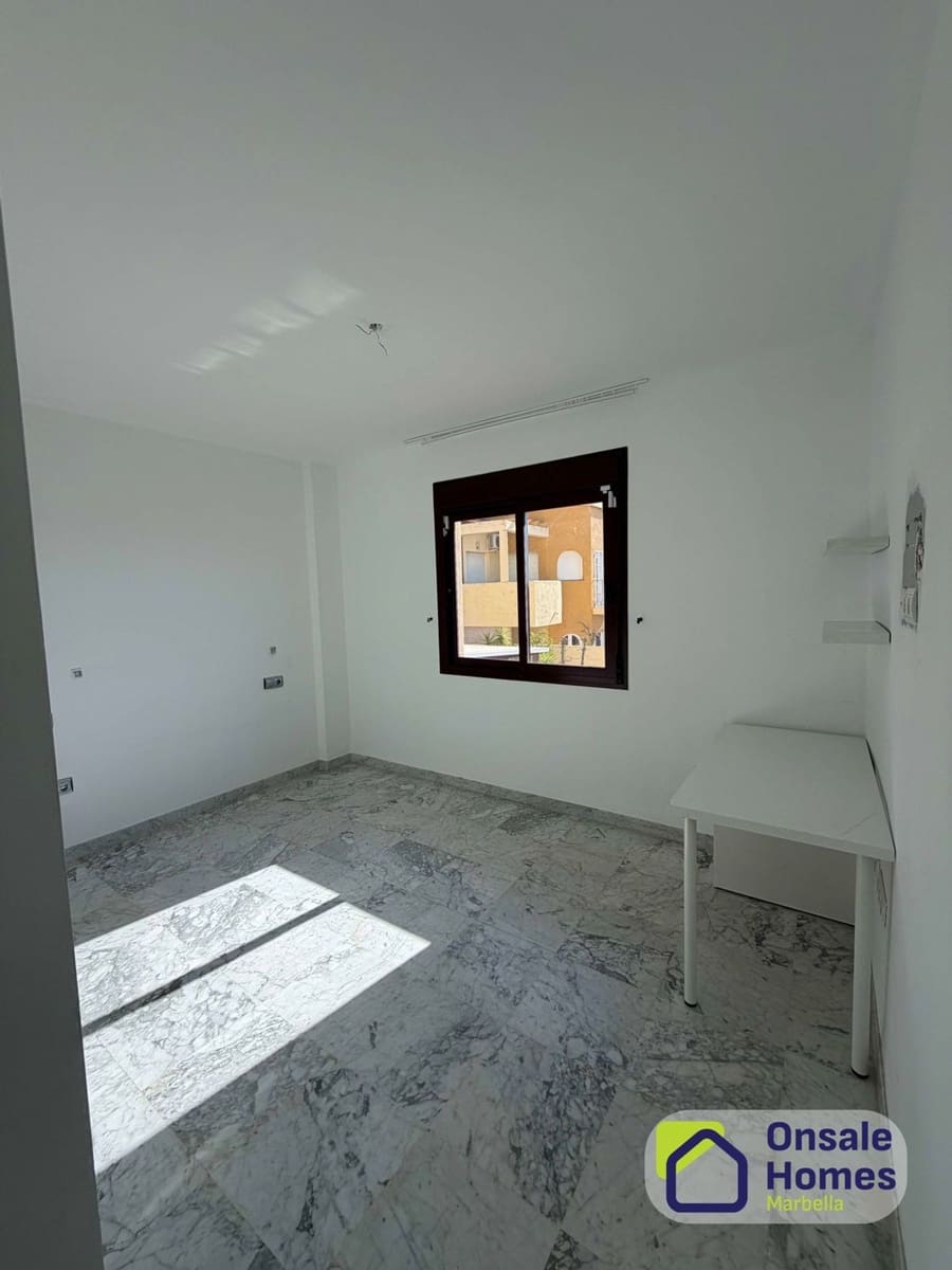 3 soverom Hus til salgs i Marbella med svømmebasseng garasje - € 830 000 (Ref: 9842000)