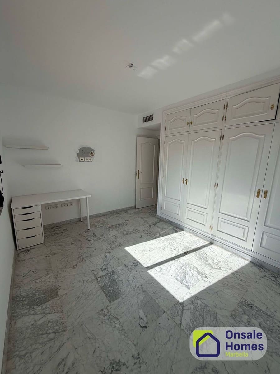 3 soverom Hus til salgs i Marbella med svømmebasseng garasje - € 830 000 (Ref: 9842000)
