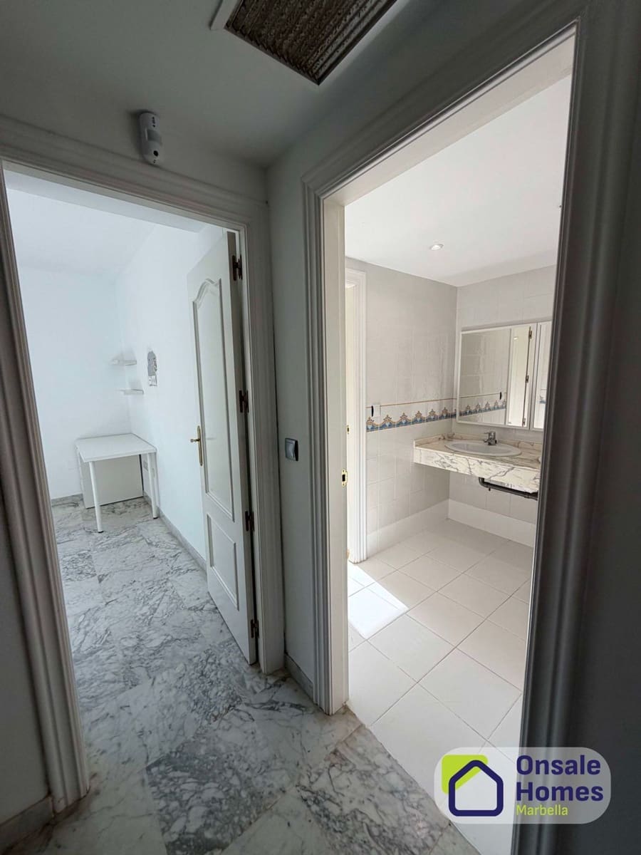 3 soverom Hus til salgs i Marbella med svømmebasseng garasje - € 830 000 (Ref: 9842000)