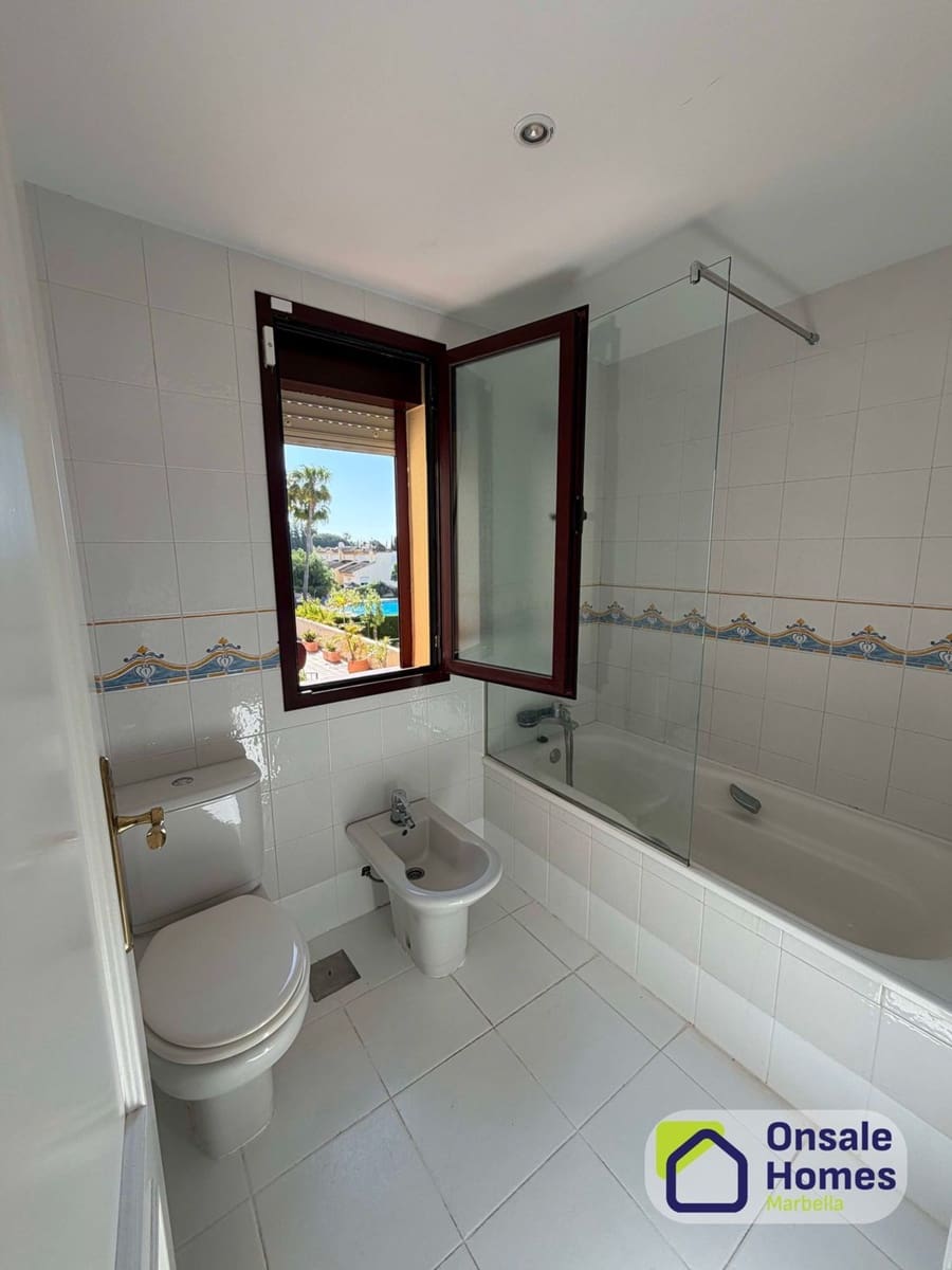 3 soverom Hus til salgs i Marbella med svømmebasseng garasje - € 830 000 (Ref: 9842000)