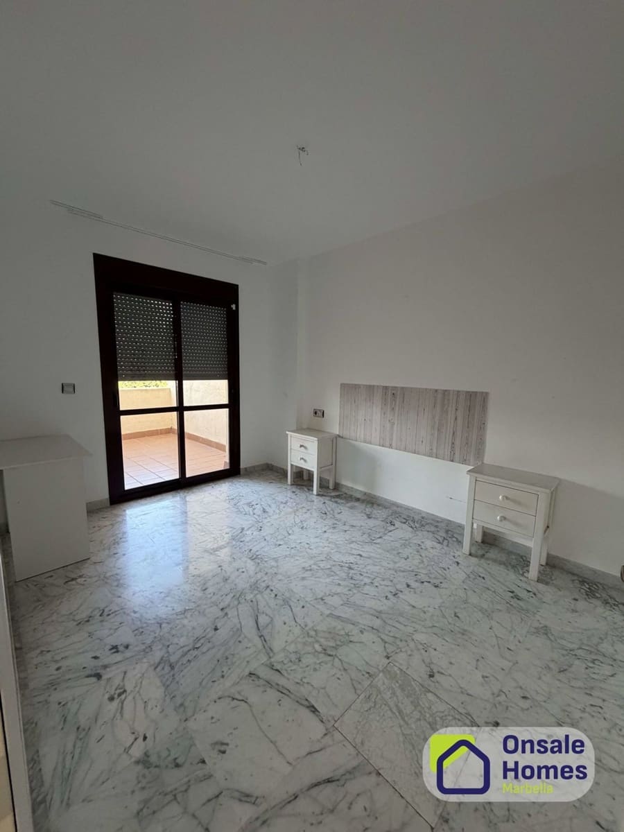 3 soverom Hus til salgs i Marbella med svømmebasseng garasje - € 830 000 (Ref: 9842000)