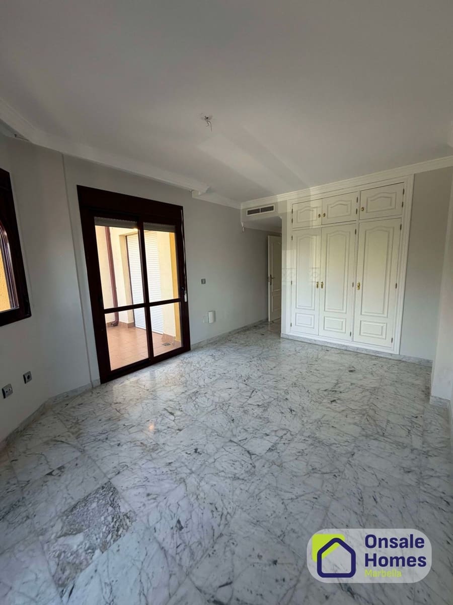 3 soverom Hus til salgs i Marbella med svømmebasseng garasje - € 830 000 (Ref: 9842000)