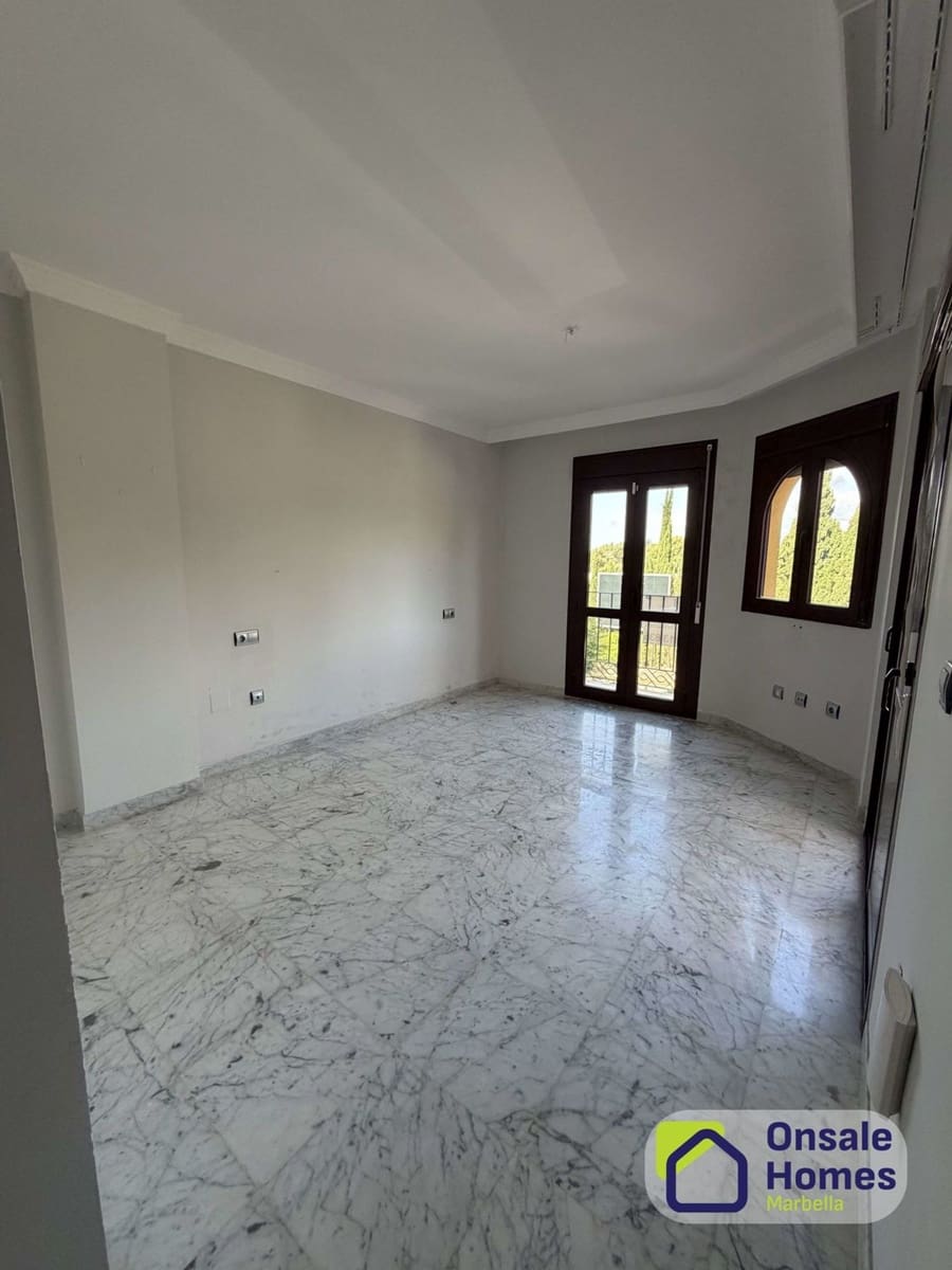 3 soverom Hus til salgs i Marbella med svømmebasseng garasje - € 830 000 (Ref: 9842000)
