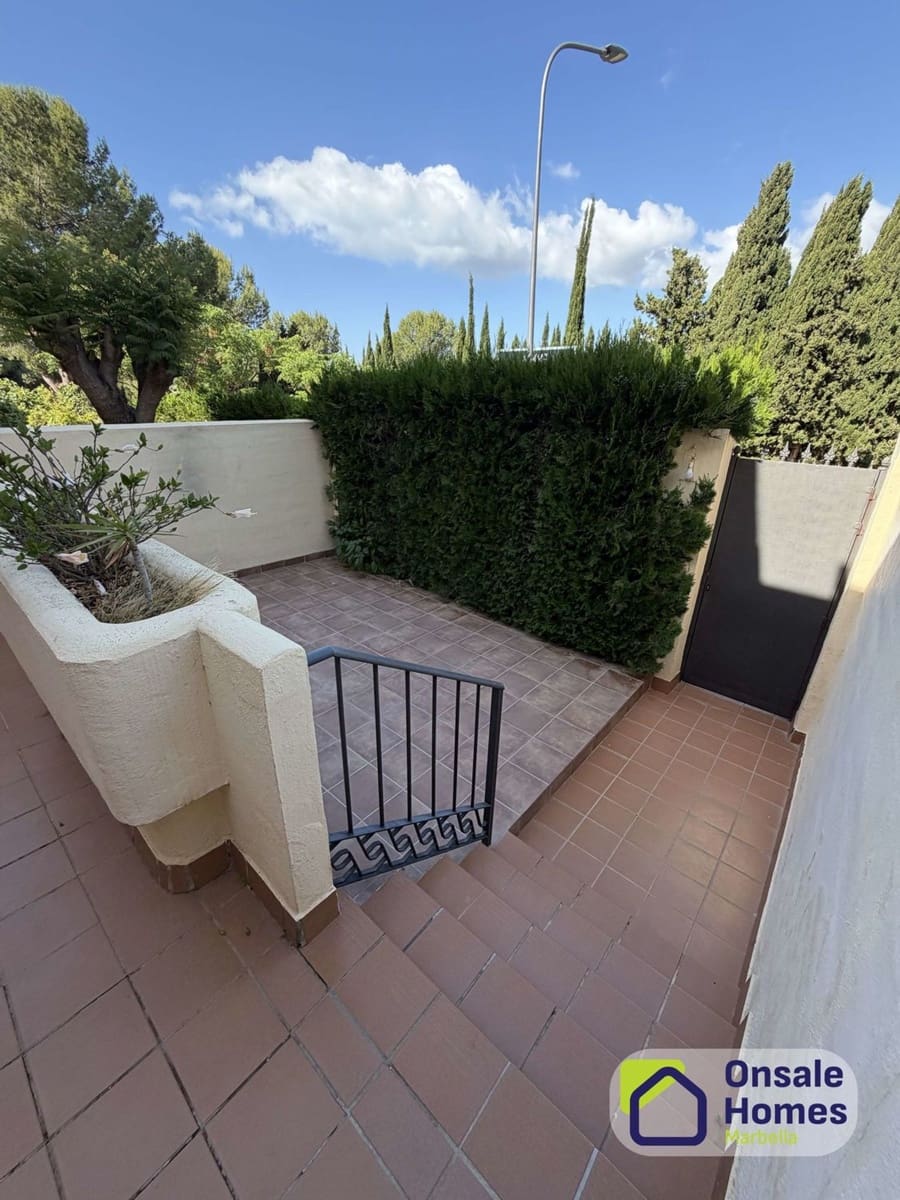 3 soverom Hus til salgs i Marbella med svømmebasseng garasje - € 830 000 (Ref: 9842000)