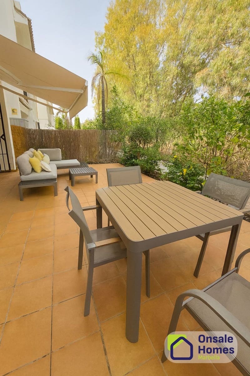 2 soverom Leilighet til salgs i Nueva Andalucia med svømmebasseng garasje - € 450 000 (Ref: 9848979)