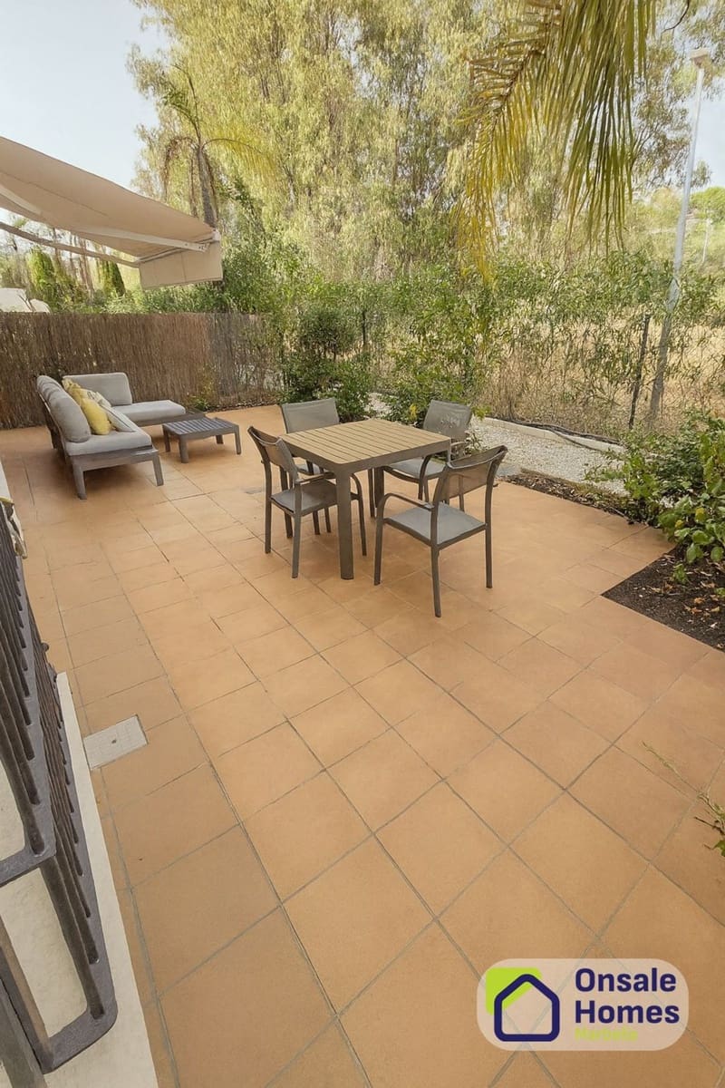 2 soverom Leilighet til salgs i Nueva Andalucia med svømmebasseng garasje - € 450 000 (Ref: 9848979)