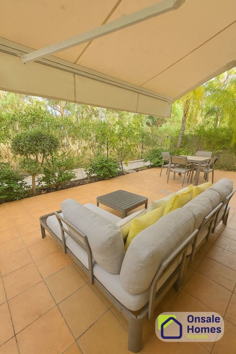 2 soverom Leilighet til salgs i Nueva Andalucia med svømmebasseng garasje - € 450 000 (Ref: 9848979)
