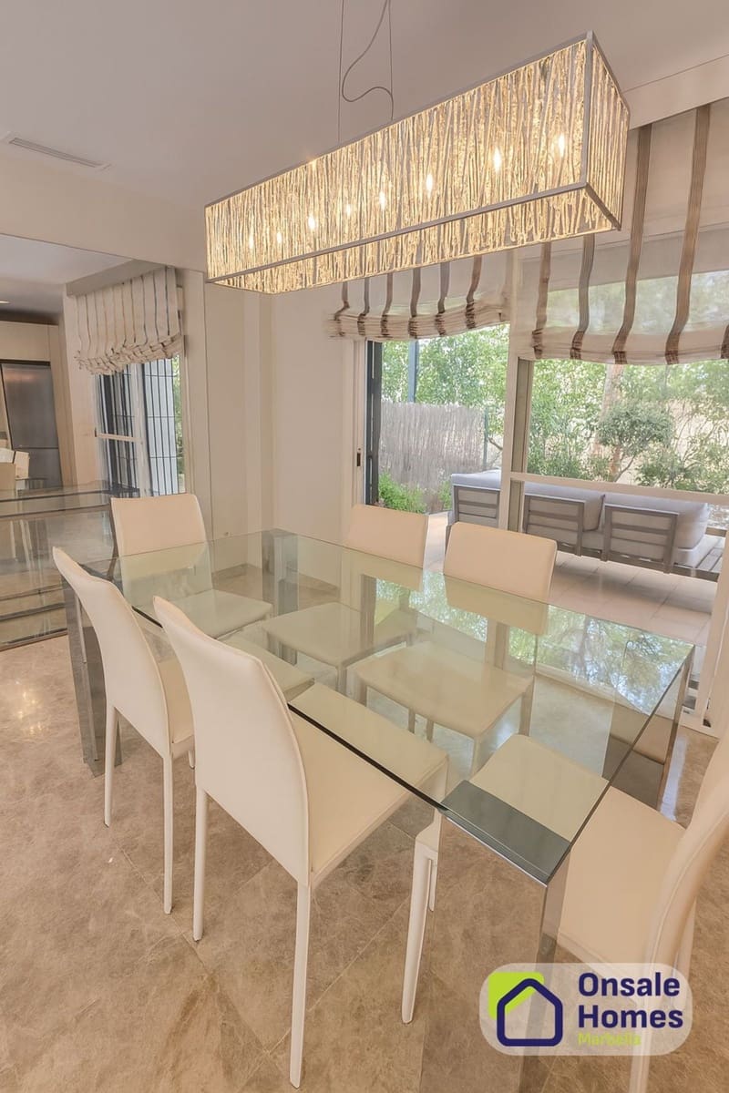 2 soverom Leilighet til salgs i Nueva Andalucia med svømmebasseng garasje - € 450 000 (Ref: 9848979)