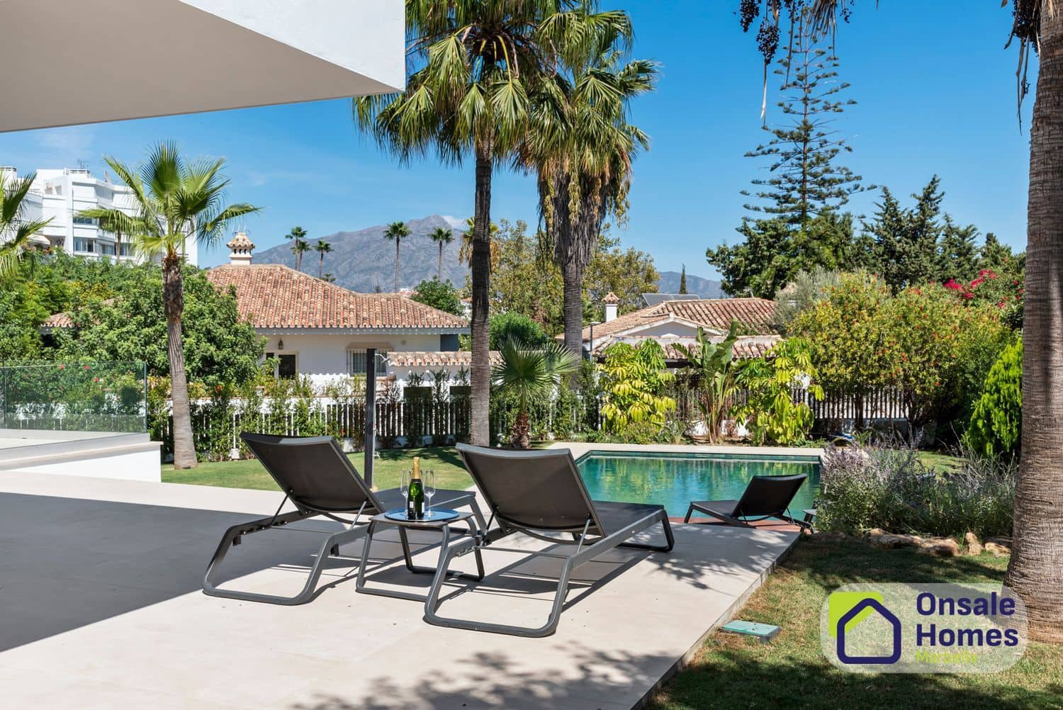 Chalet de 4 habitaciones en San Pedro de Alcantara en venta con piscina garaje - 2.995.000 € (Ref: 9848980)