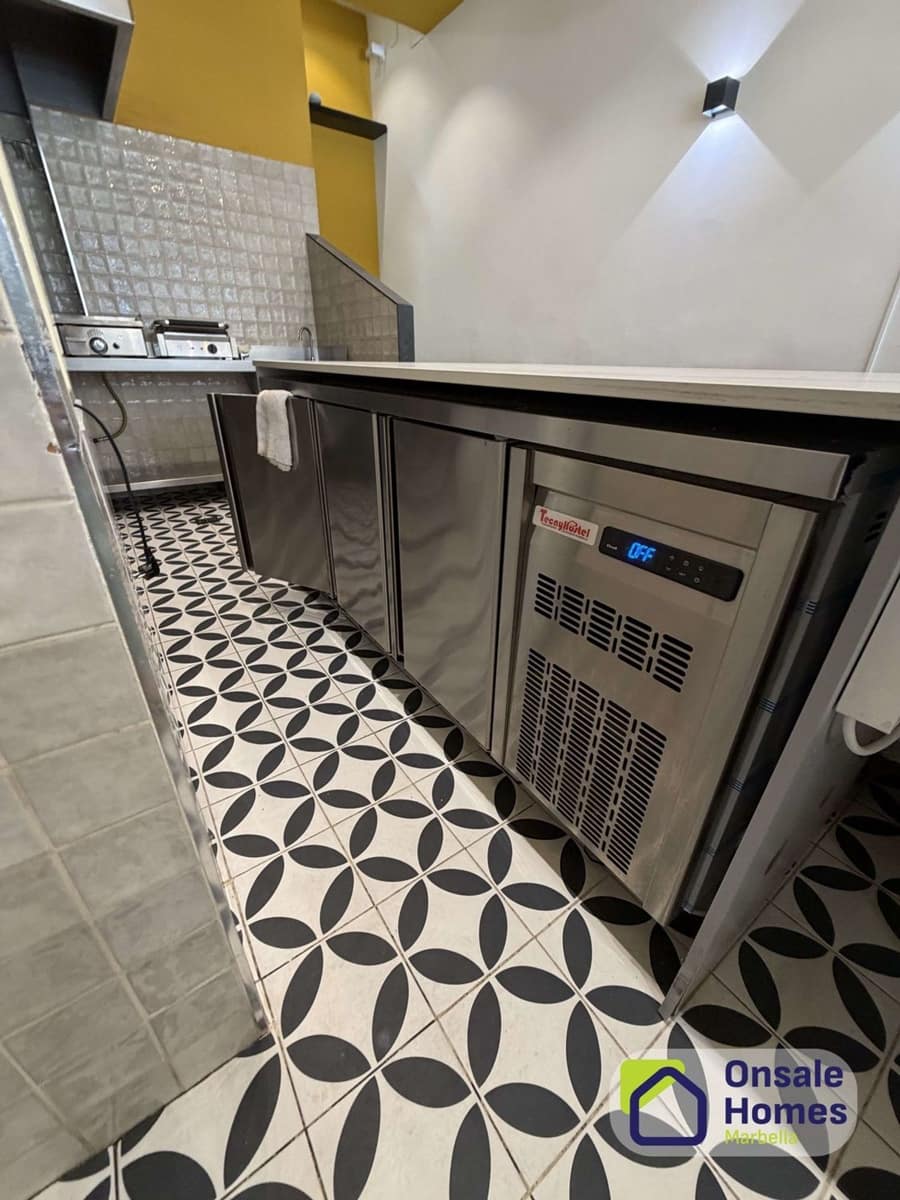 Kommersiell att hyra i Marbella - 3 000 € (Ref: 9854854)