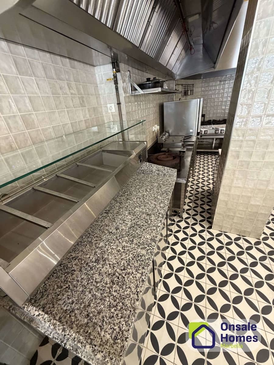 Kommersiell att hyra i Marbella - 3 000 € (Ref: 9854854)