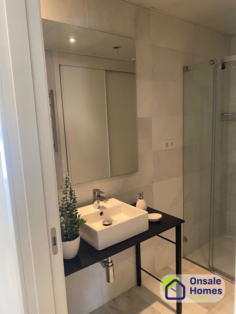 2 sovrum Lägenhet till salu i Marbella med garage - 750 000 € (Ref: 9854855)