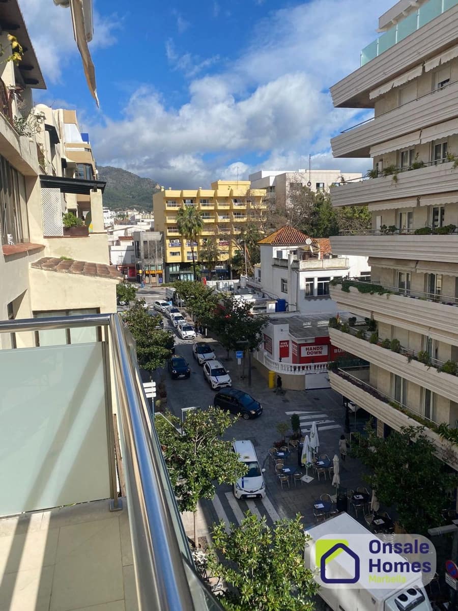 2 bedroom Apartment for sale in Marbella with garage - € 750,000 (Ref: 9854855)