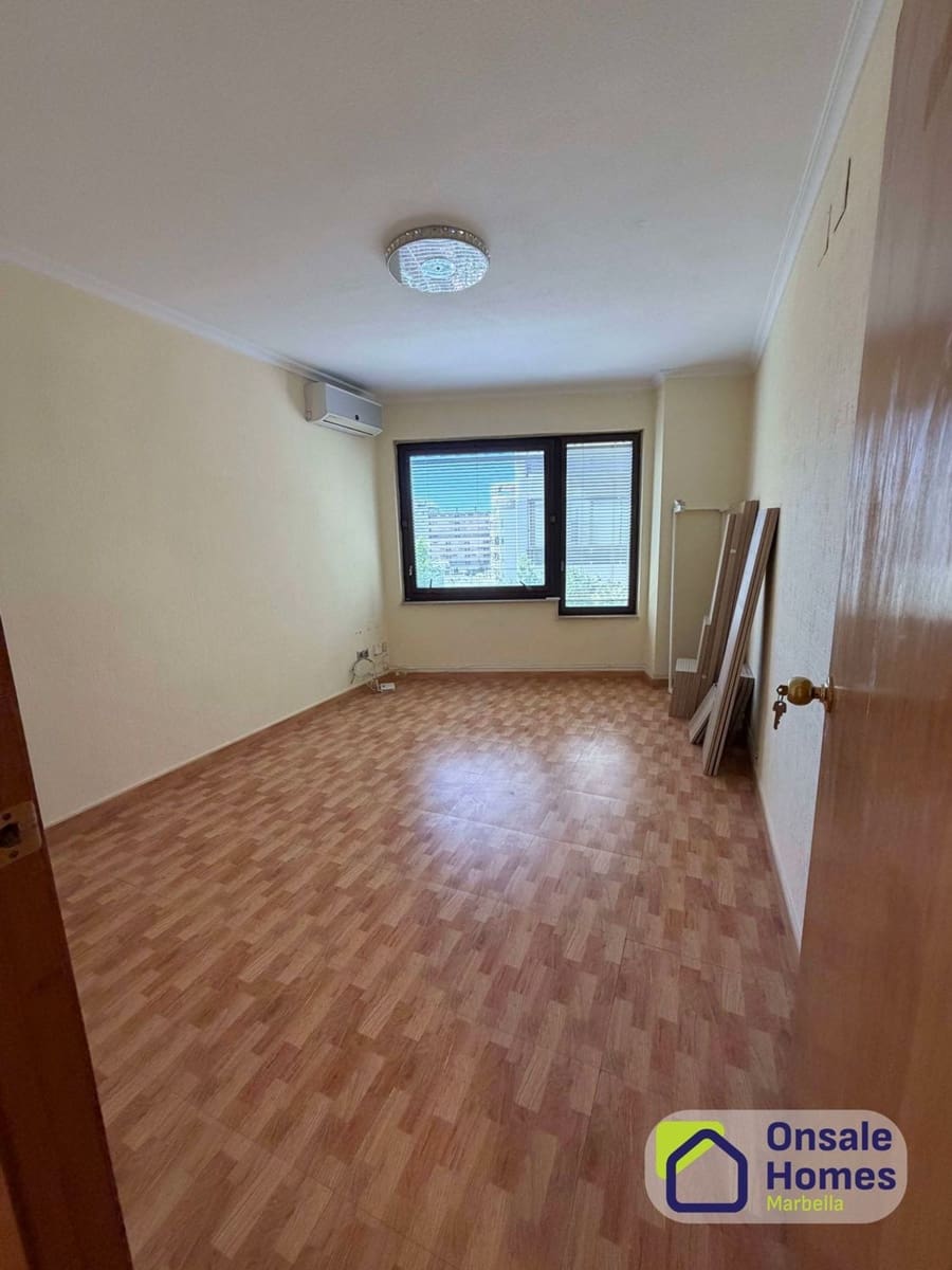 Bureau à vendre à Marbella - 340 000 € (Ref: 9854856)