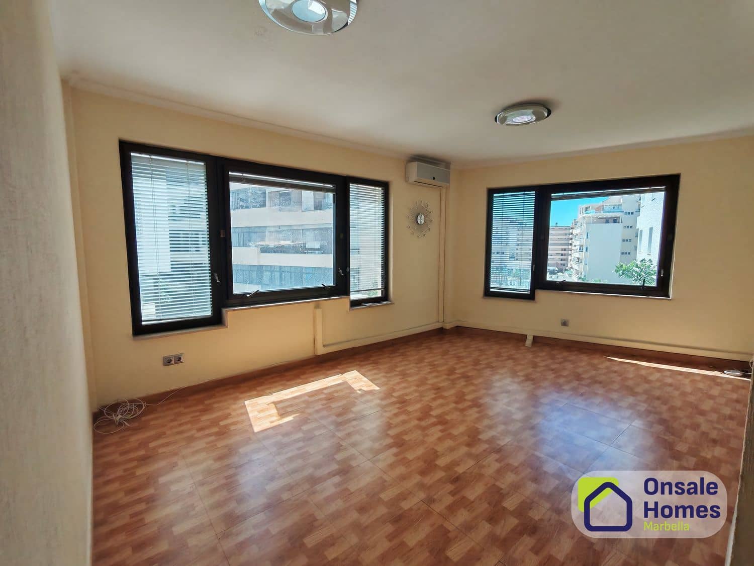 Bureau à vendre à Marbella - 340 000 € (Ref: 9854856)
