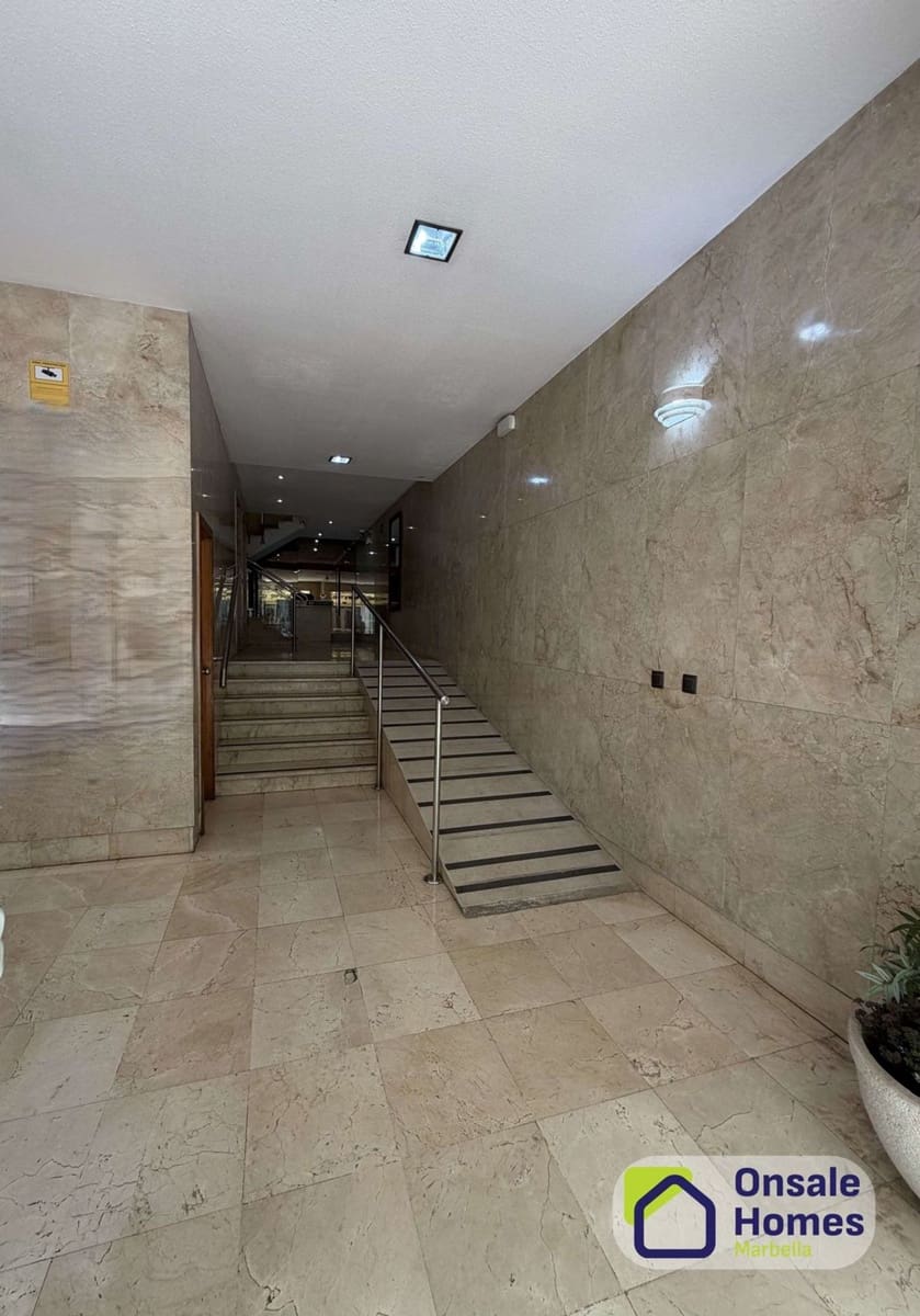 Bureau à vendre à Marbella - 340 000 € (Ref: 9854856)