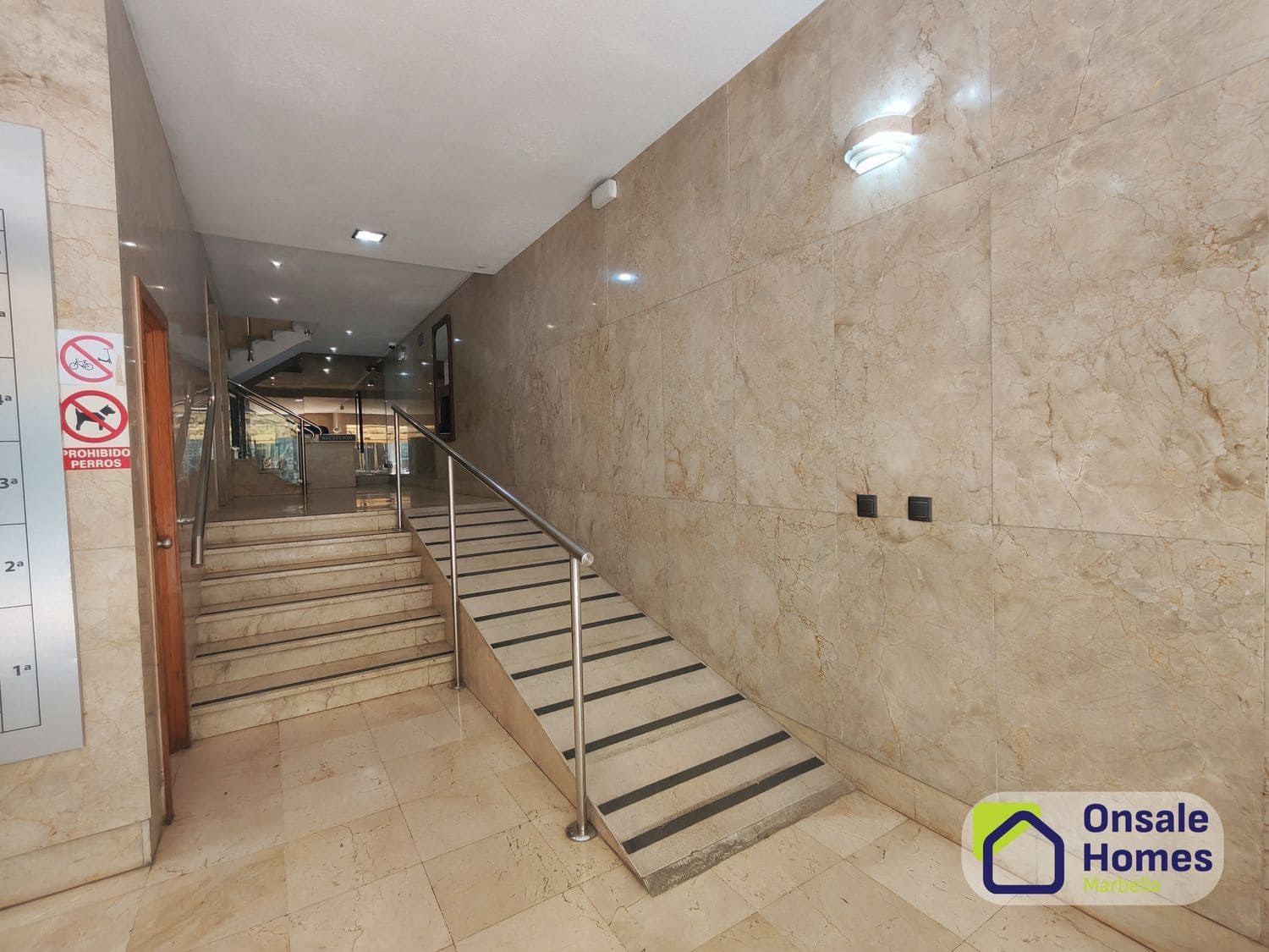 Bureau à vendre à Marbella - 340 000 € (Ref: 9854856)