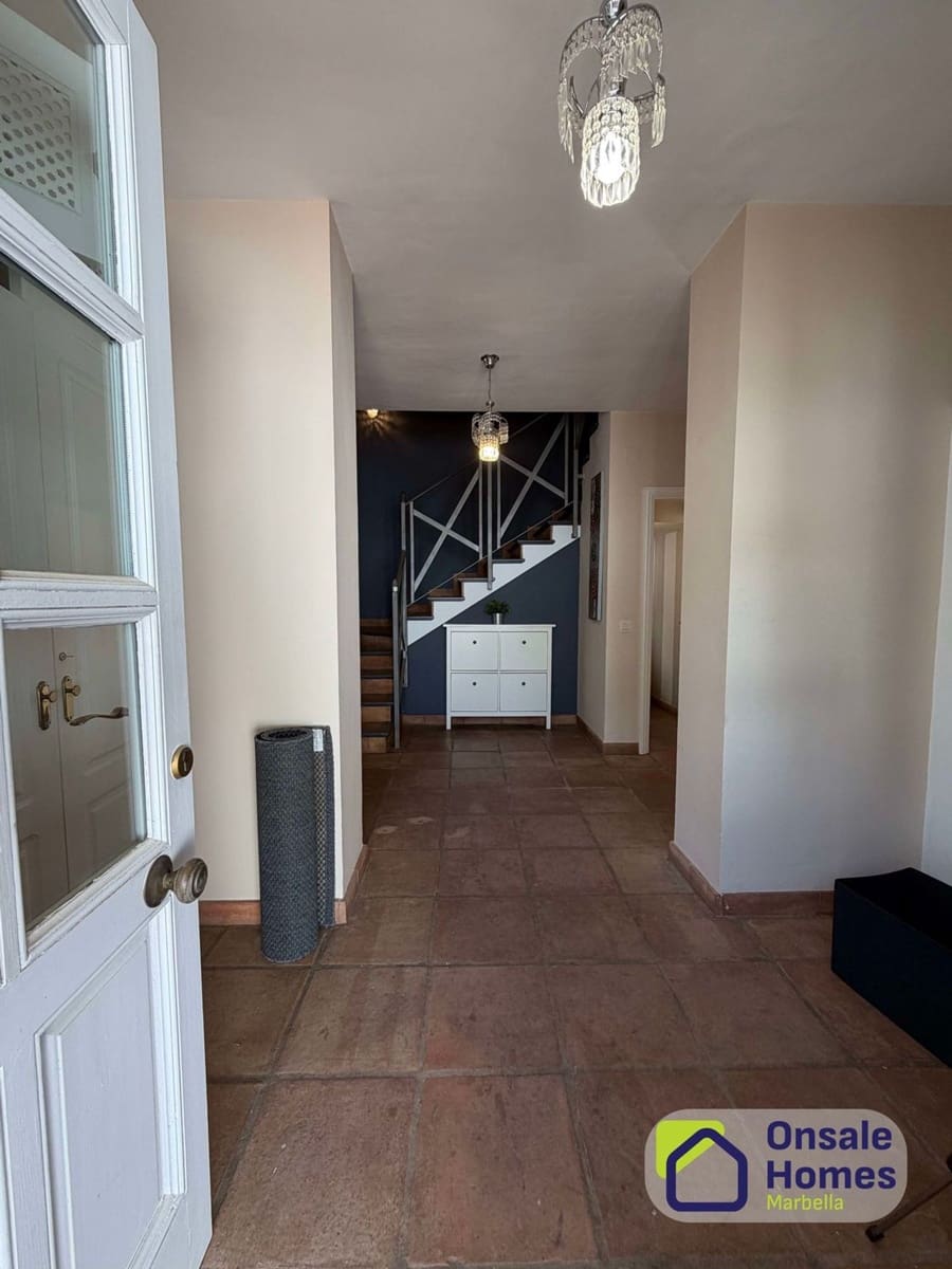 5 soveværelse Villa til leje i Golden Mile med swimmingpool garage - € 9.000 (Ref: 9854857)