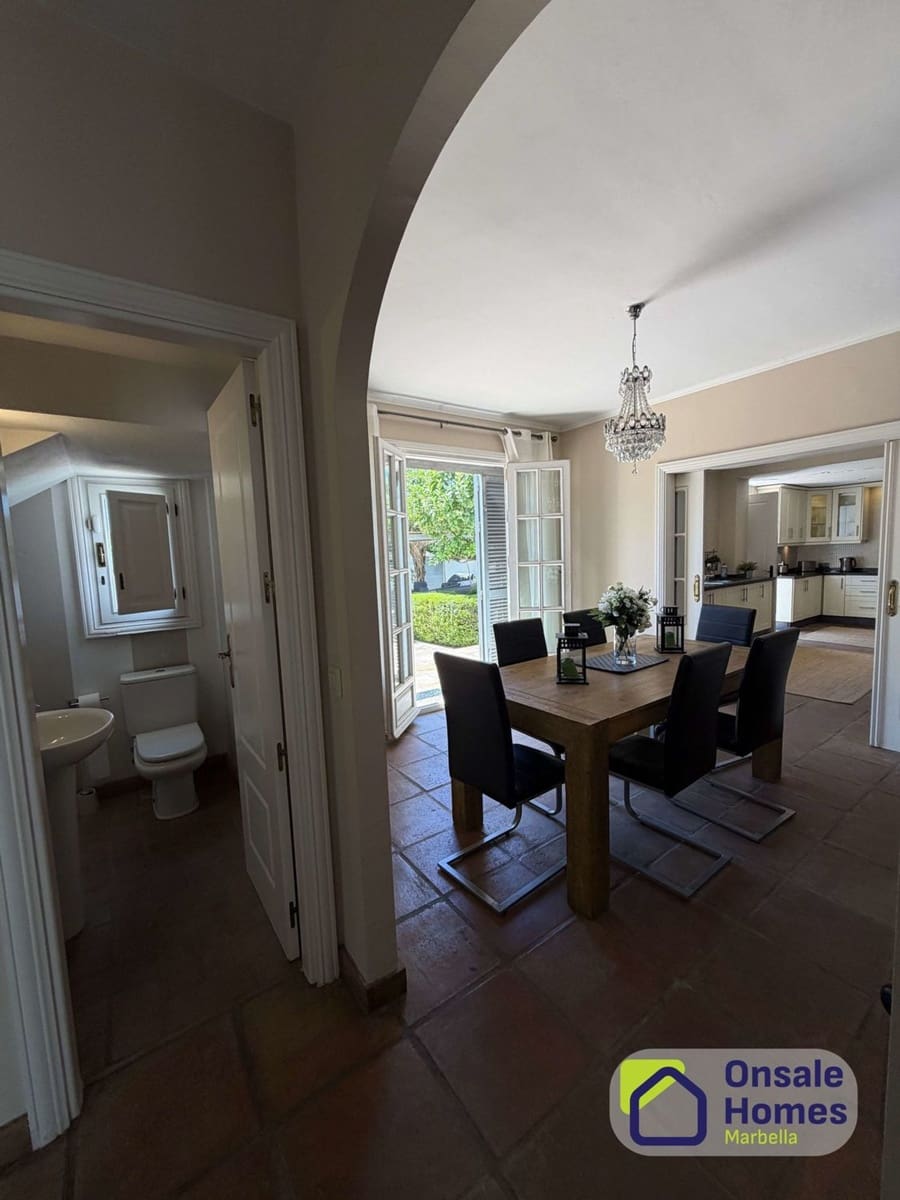 5 soveværelse Villa til leje i Golden Mile med swimmingpool garage - € 9.000 (Ref: 9854857)
