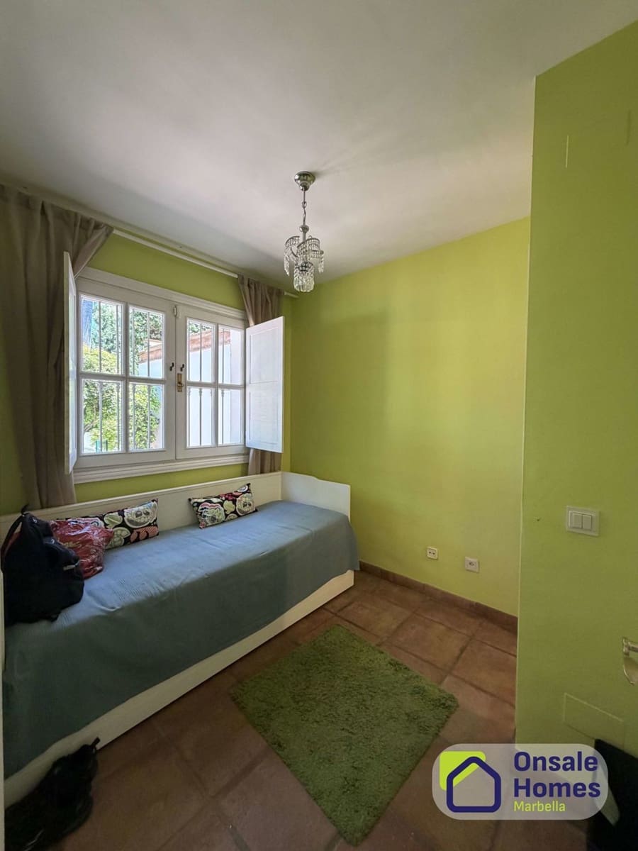 5 soveværelse Villa til leje i Golden Mile med swimmingpool garage - € 9.000 (Ref: 9854857)