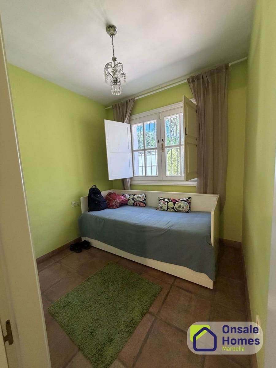 5 soveværelse Villa til leje i Golden Mile med swimmingpool garage - € 9.000 (Ref: 9854857)