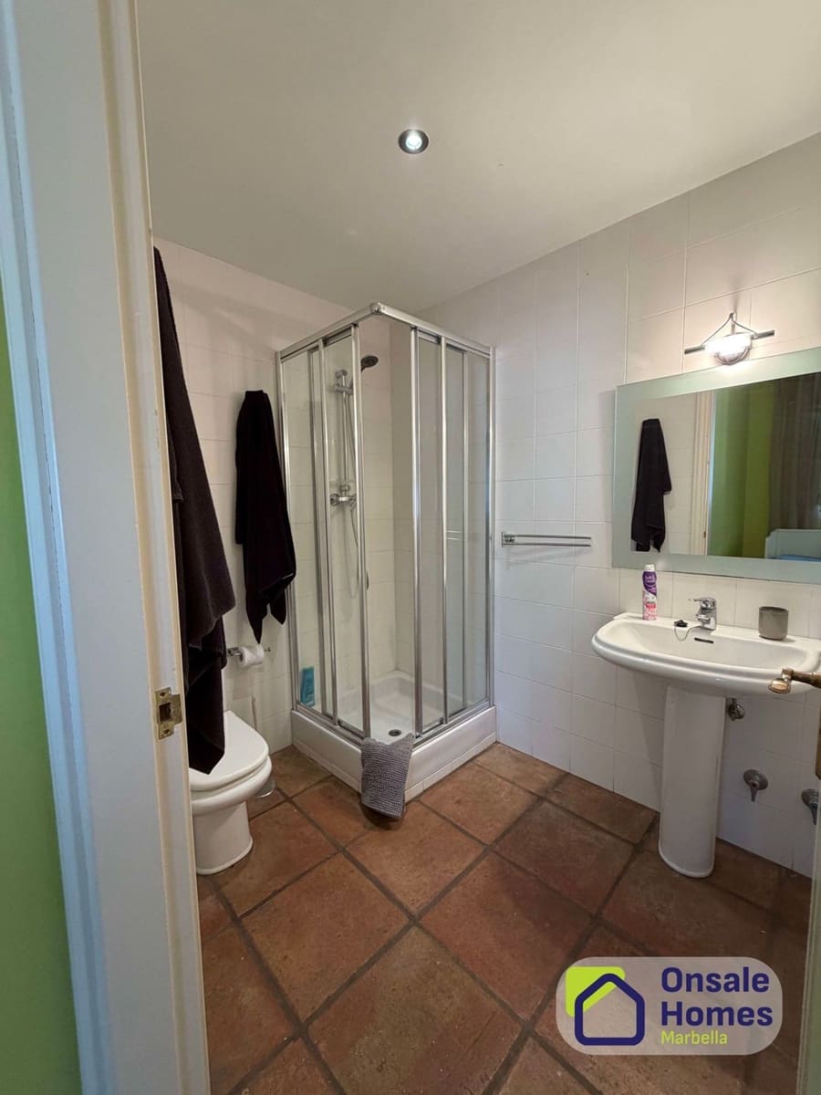 5 soveværelse Villa til leje i Golden Mile med swimmingpool garage - € 9.000 (Ref: 9854857)