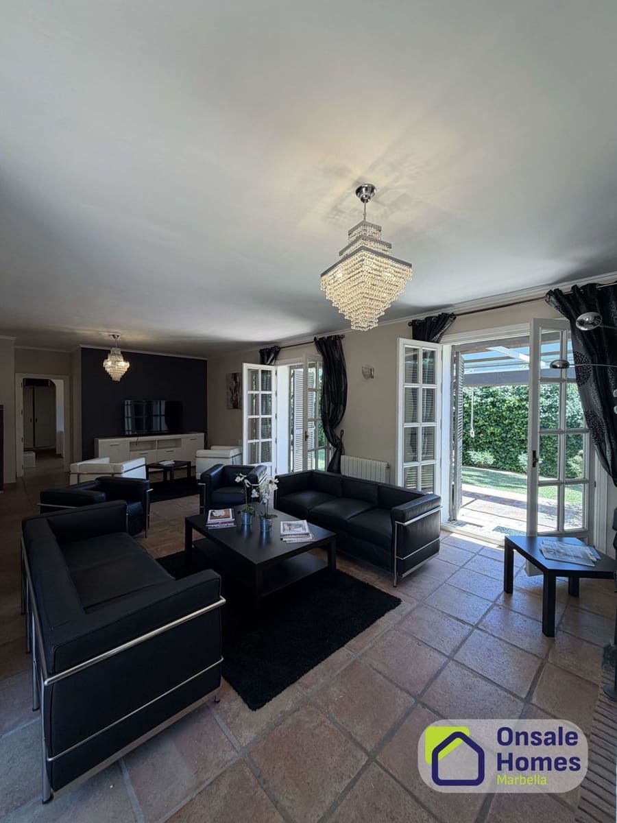 5 soveværelse Villa til leje i Golden Mile med swimmingpool garage - € 9.000 (Ref: 9854857)