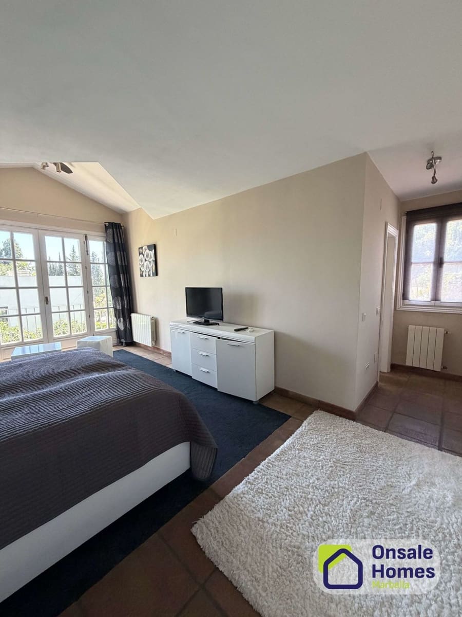 5 soveværelse Villa til leje i Golden Mile med swimmingpool garage - € 9.000 (Ref: 9854857)