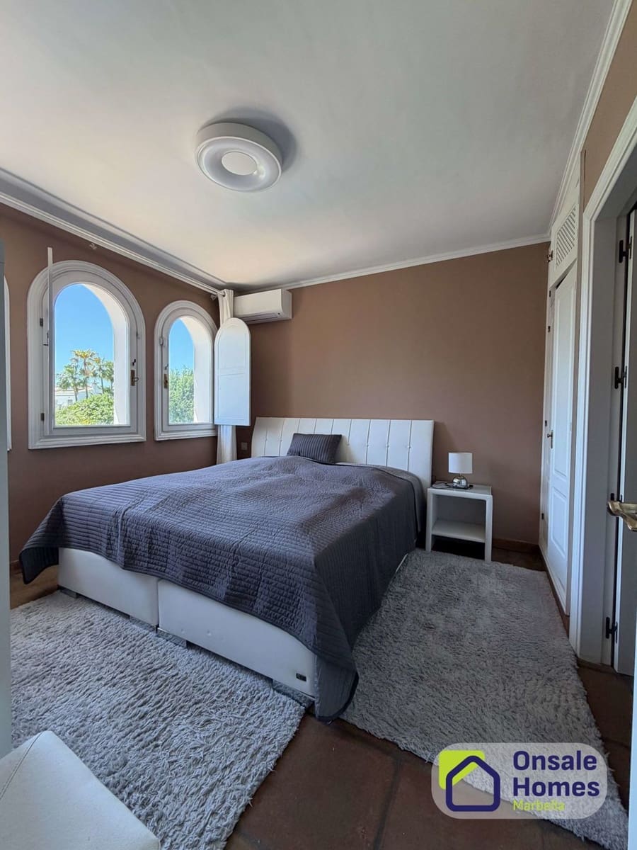 5 soveværelse Villa til leje i Golden Mile med swimmingpool garage - € 9.000 (Ref: 9854857)