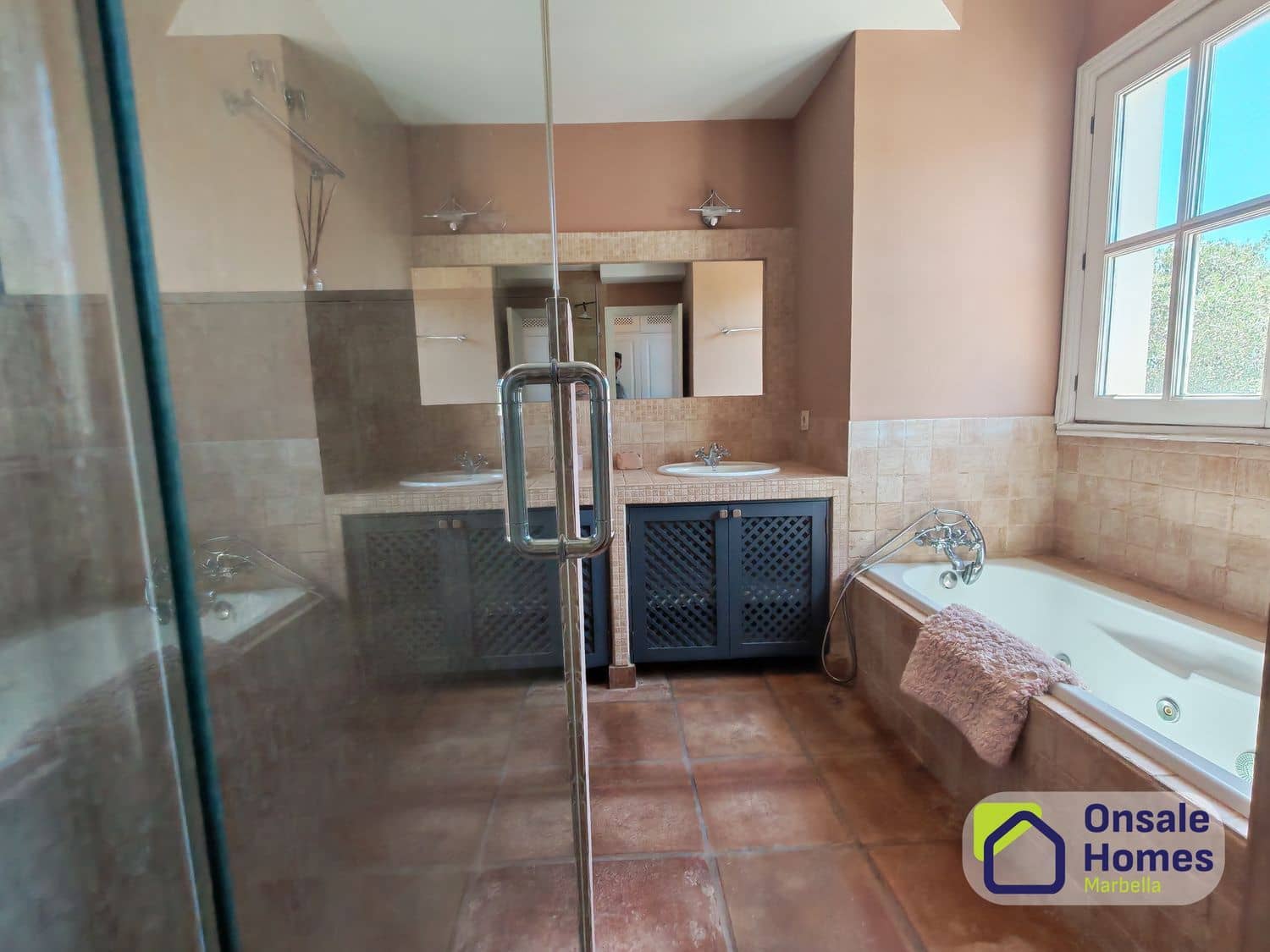 5 soveværelse Villa til leje i Golden Mile med swimmingpool garage - € 9.000 (Ref: 9854857)