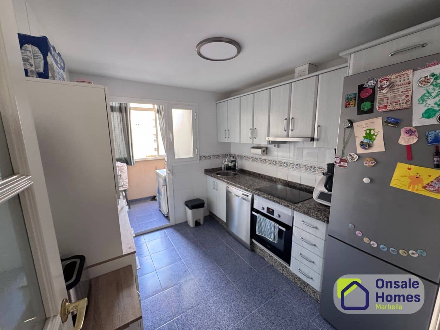 4 soverom Leilighet til salgs i Estepona med garasje - € 630 000 (Ref: 9863992)