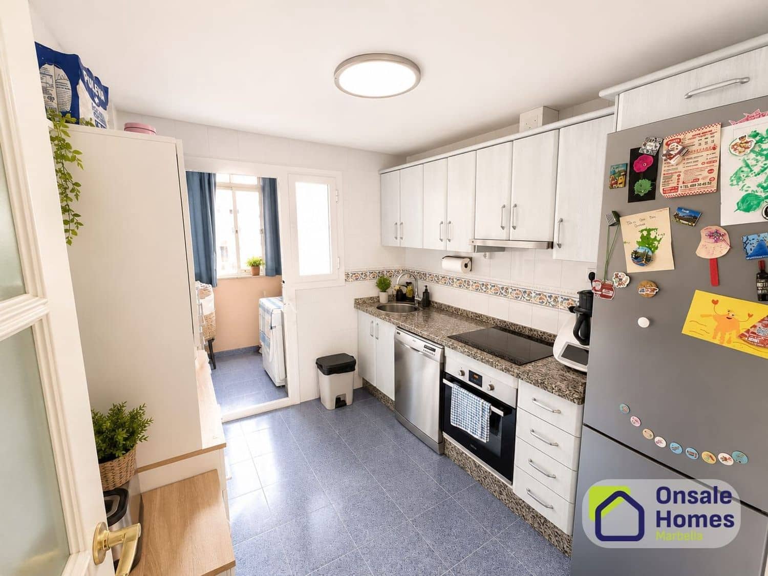 4 bedroom Apartment for sale in Estepona with garage - € 630,000 (Ref: 9863992)