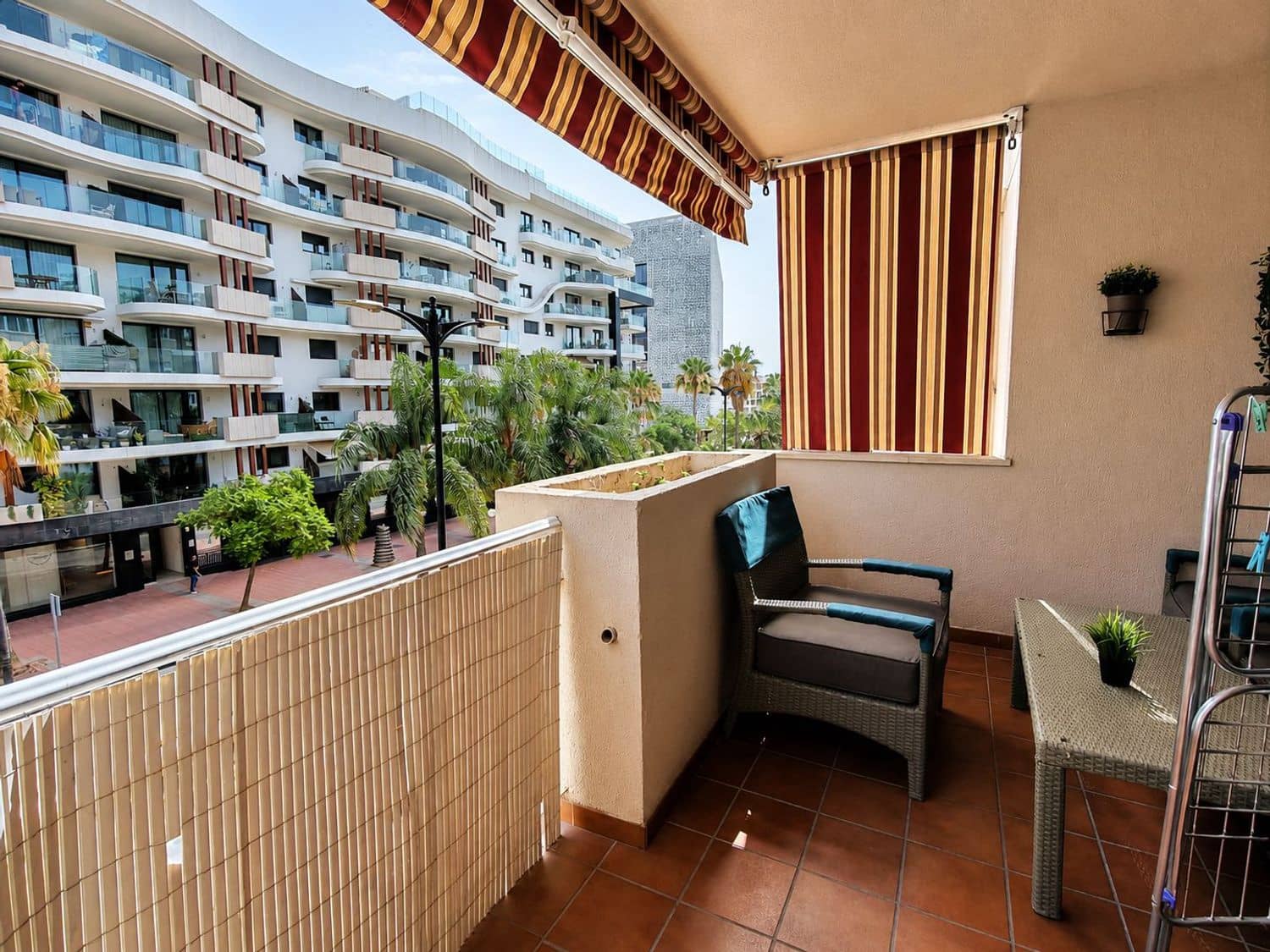 4 bedroom Apartment for sale in Estepona with garage - € 630,000 (Ref: 9863992)