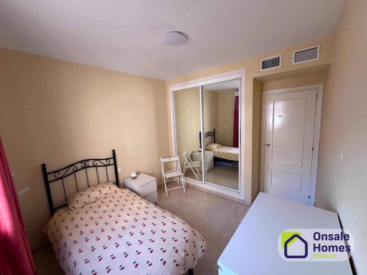 4 bedroom Apartment for sale in Estepona with garage - € 630,000 (Ref: 9863992)
