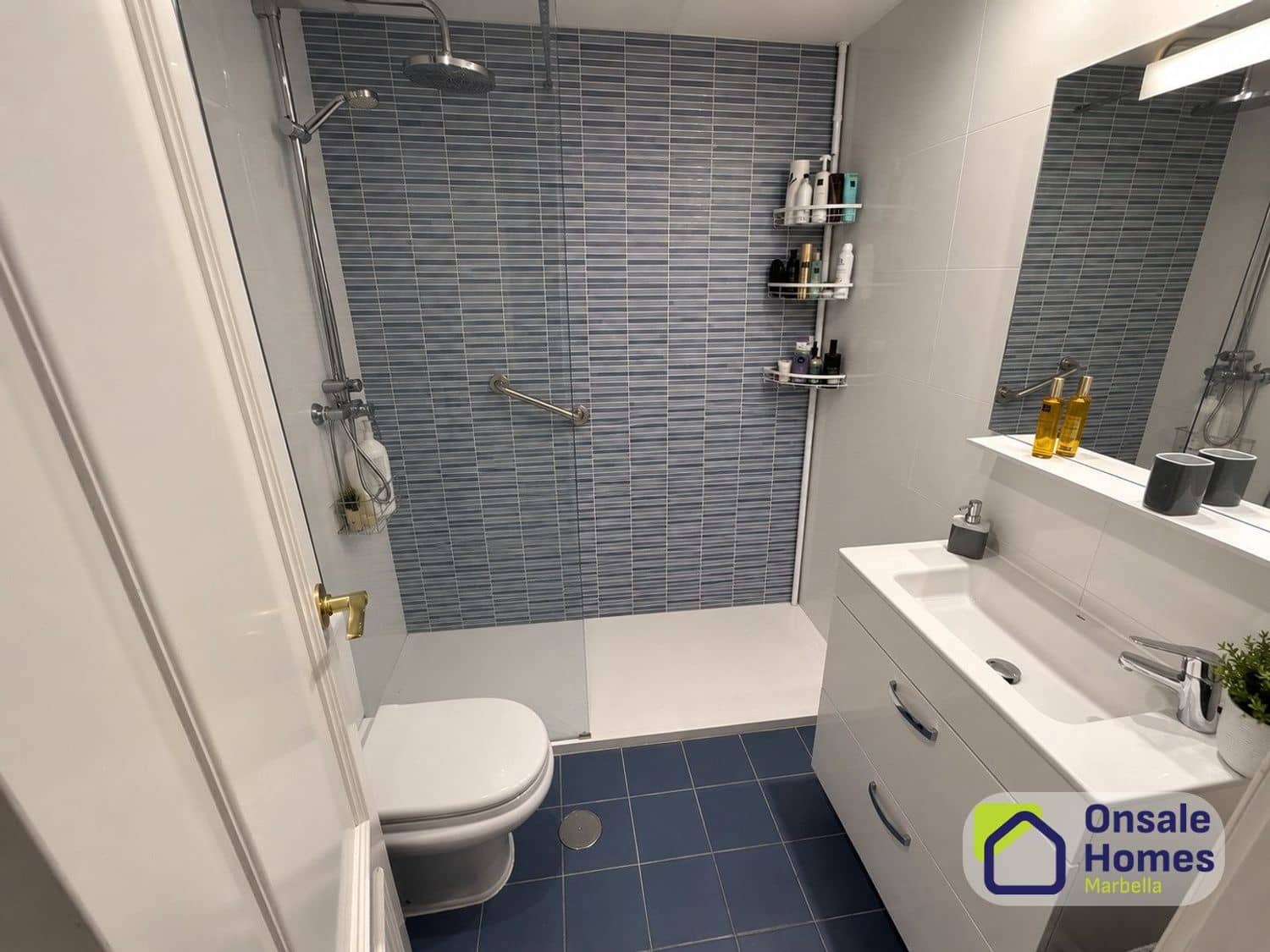 4 bedroom Apartment for sale in Estepona with garage - € 630,000 (Ref: 9863992)