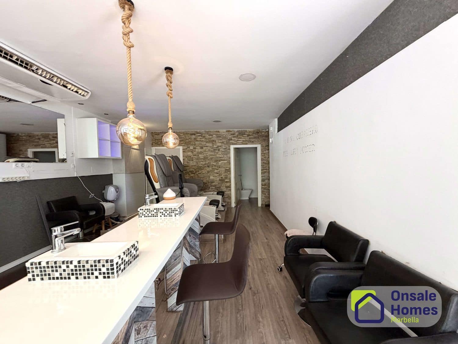 Commercial for rent in Marbella - € 2,500 (Ref: 9863993)