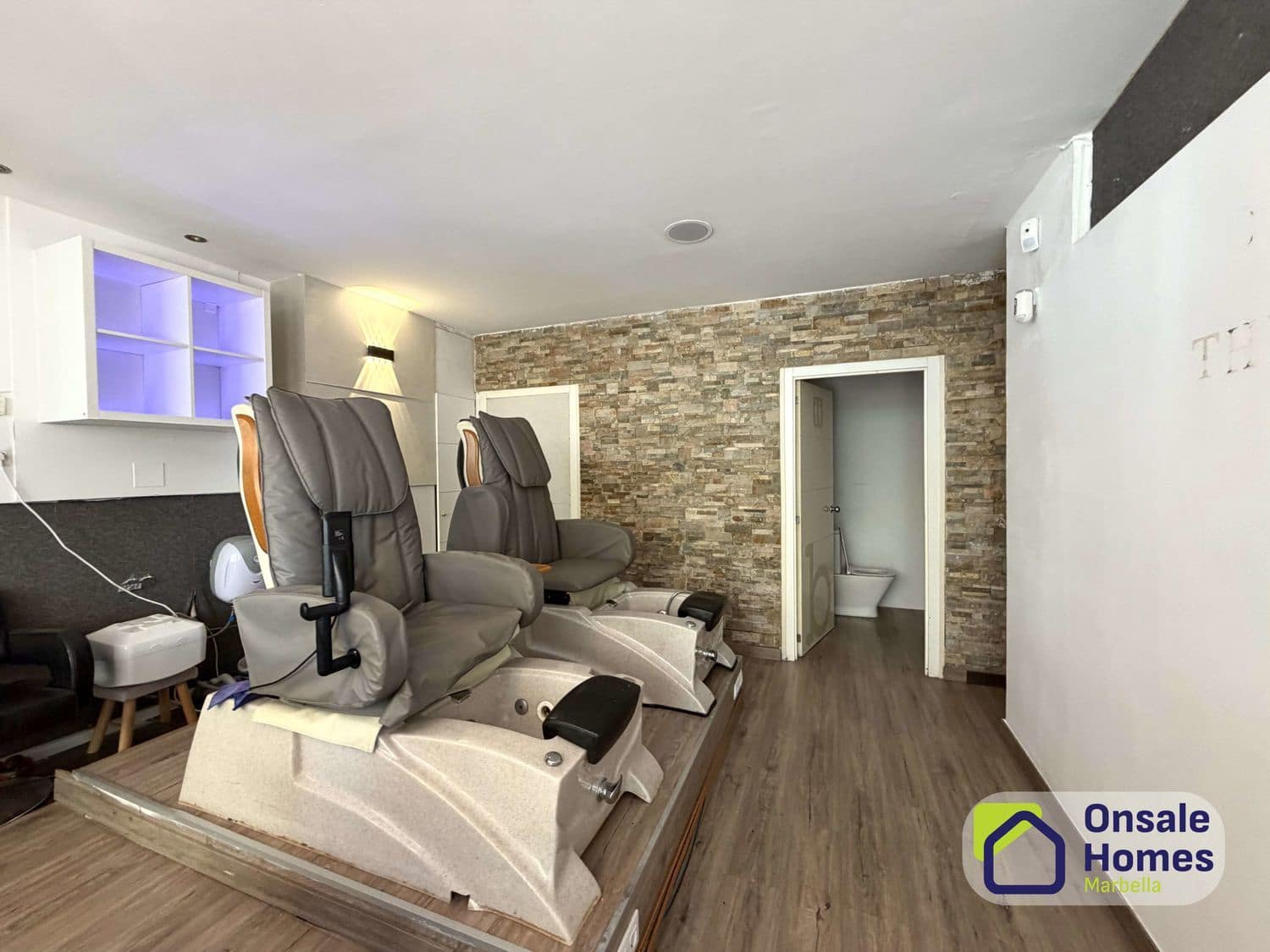 Commercial for rent in Marbella - € 2,500 (Ref: 9863993)